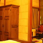 Local Cave House Отель 3*
