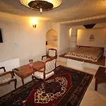 Local Cave House Отель 3*