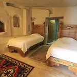Local Cave House Отель 3*