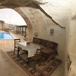 Szálloda Local Cave House