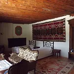 Szálloda Local Cave House