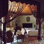 Local Cave House Гореме
