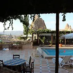 Szálloda Local Cave House 3*