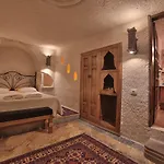 Local Cave House 3*