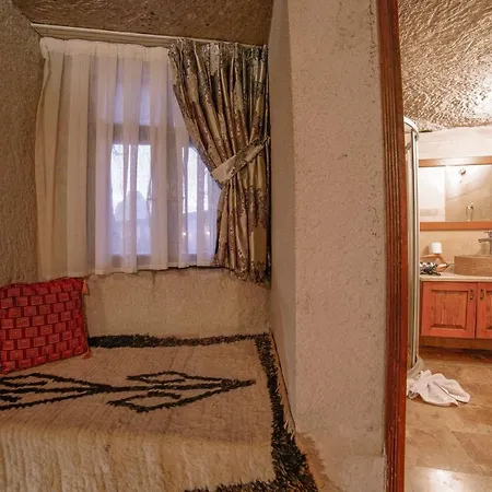 Local Cave House غوريمِيه