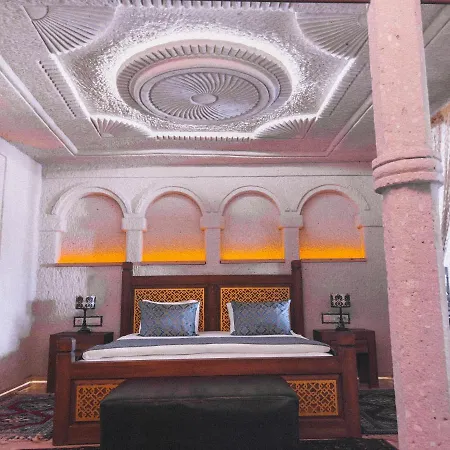 Local Cave House فندق غوريمِيه