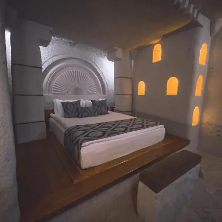 Local Cave House 3*