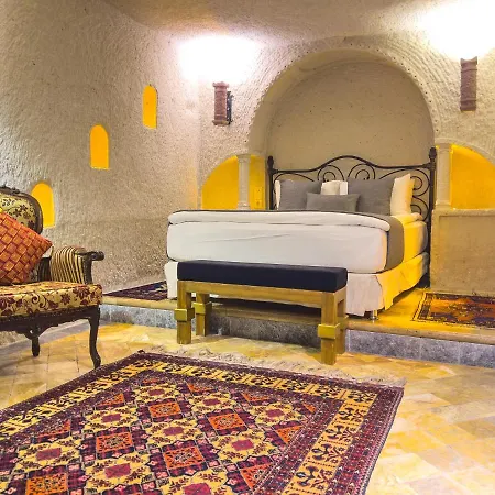 فندق Local Cave House 3*