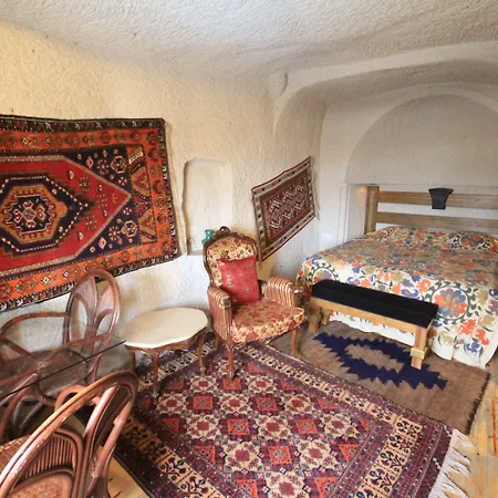Local Cave House 3*