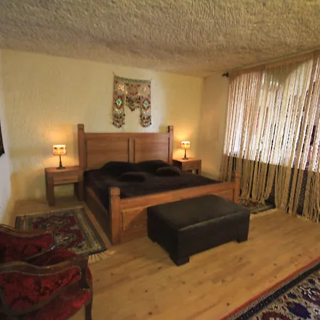 فندق Local Cave House 3*