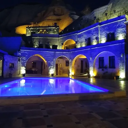 Local Cave House فندق غوريمِيه