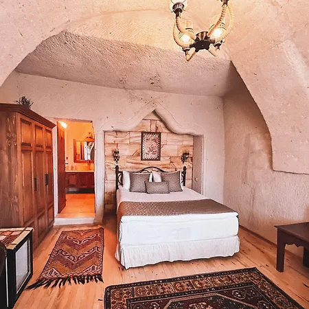 فندق Local Cave House 3*