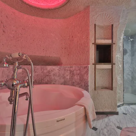 Local Cave House 3*