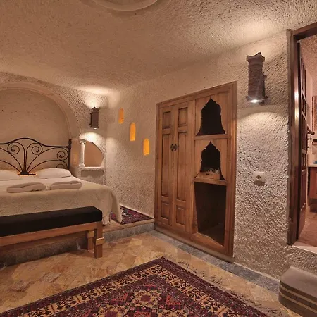 Local Cave House 3*